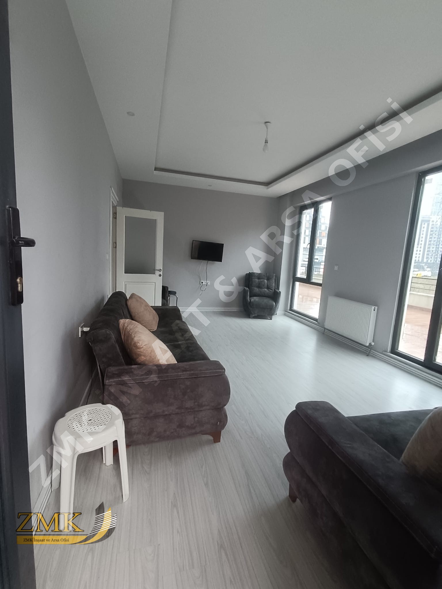 ESENYURT AKEVLERDE DEV TERASLI 200m2 CADDEÜSTÜ 2+1 SATILIK DAİRE